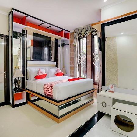 Oyo 90131 Liberty Guest House Sempidi Exterior foto