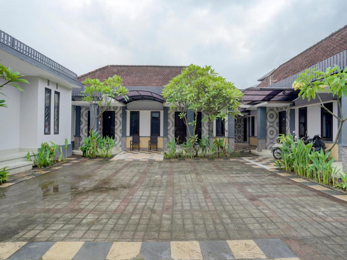 Oyo 90131 Liberty Guest House Sempidi Exterior foto