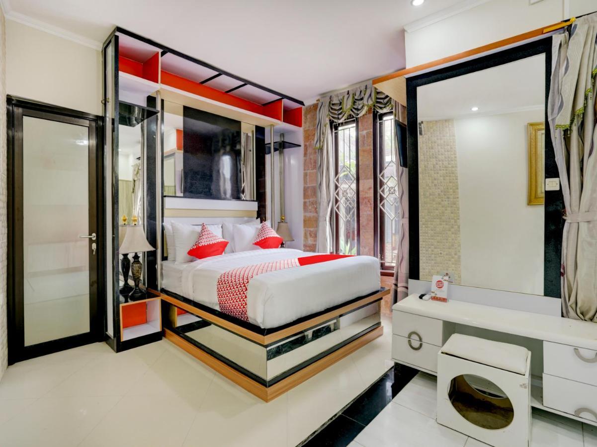 Oyo 90131 Liberty Guest House Sempidi Exterior foto